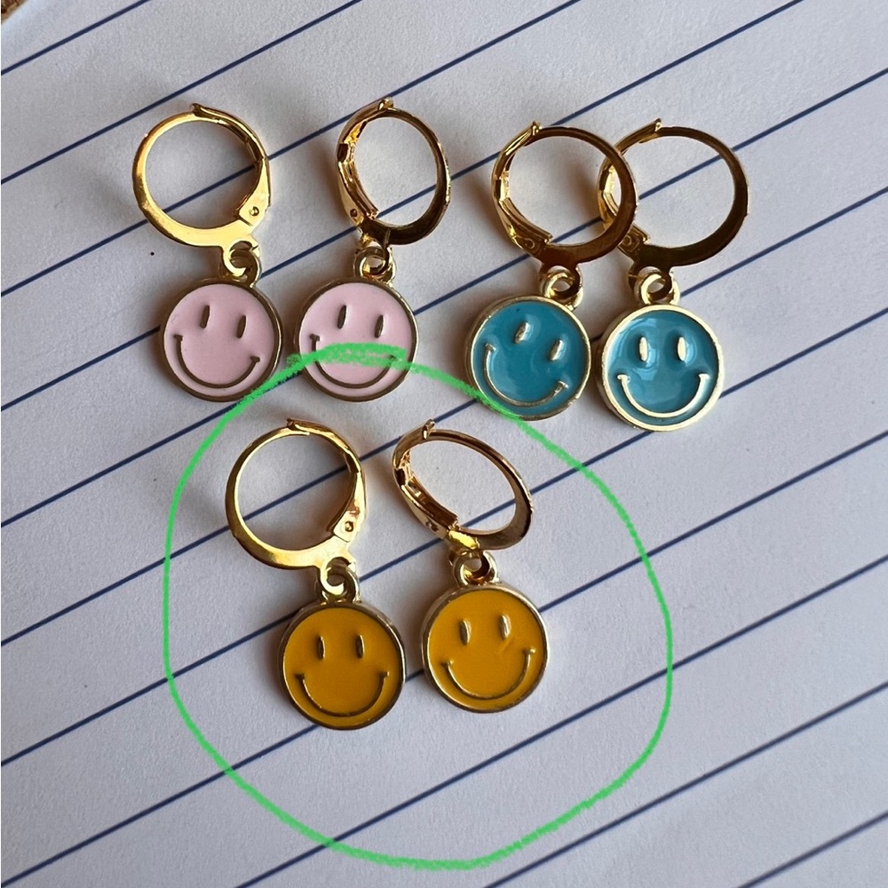 Smiley Face Earrings - Yellow
